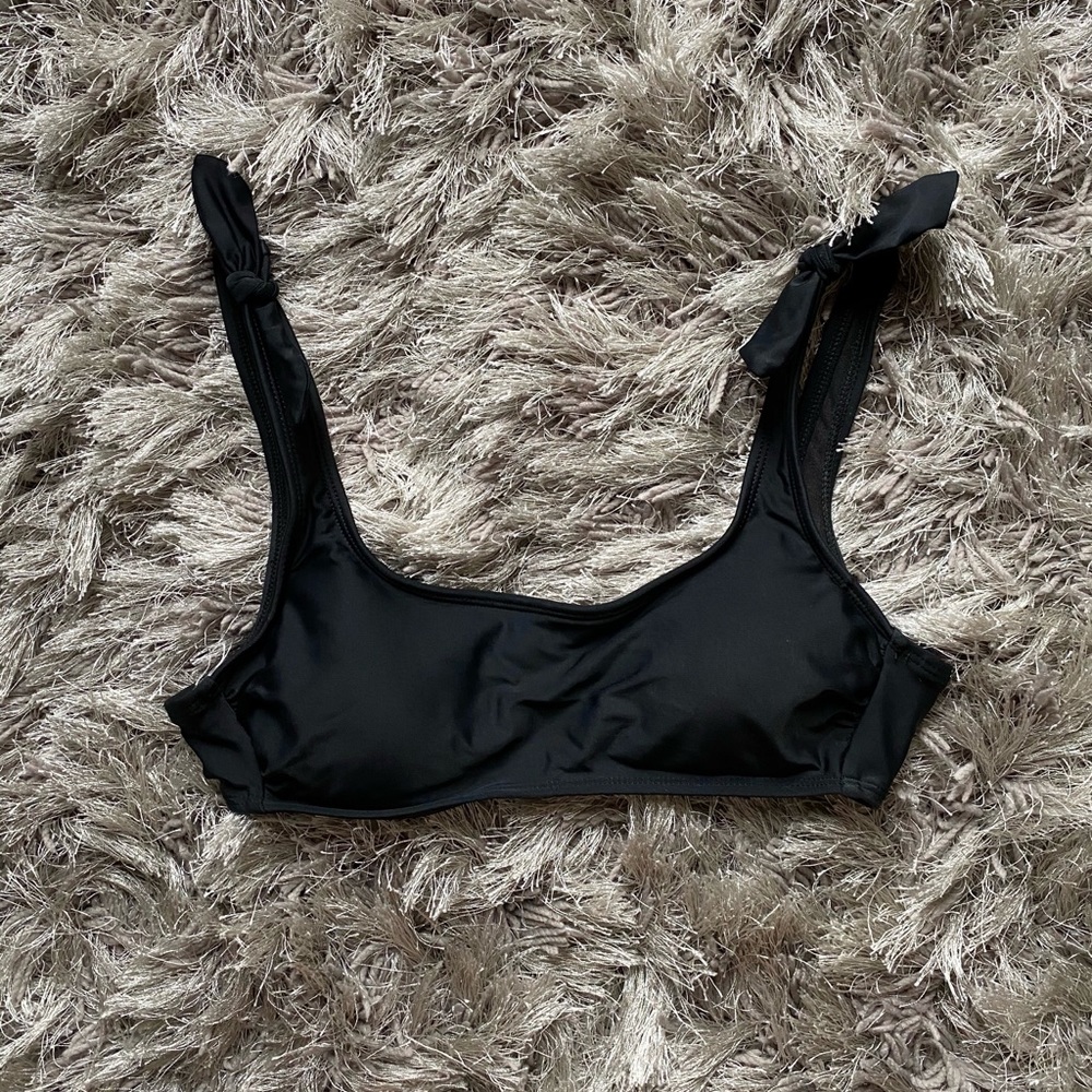 Black bikini top